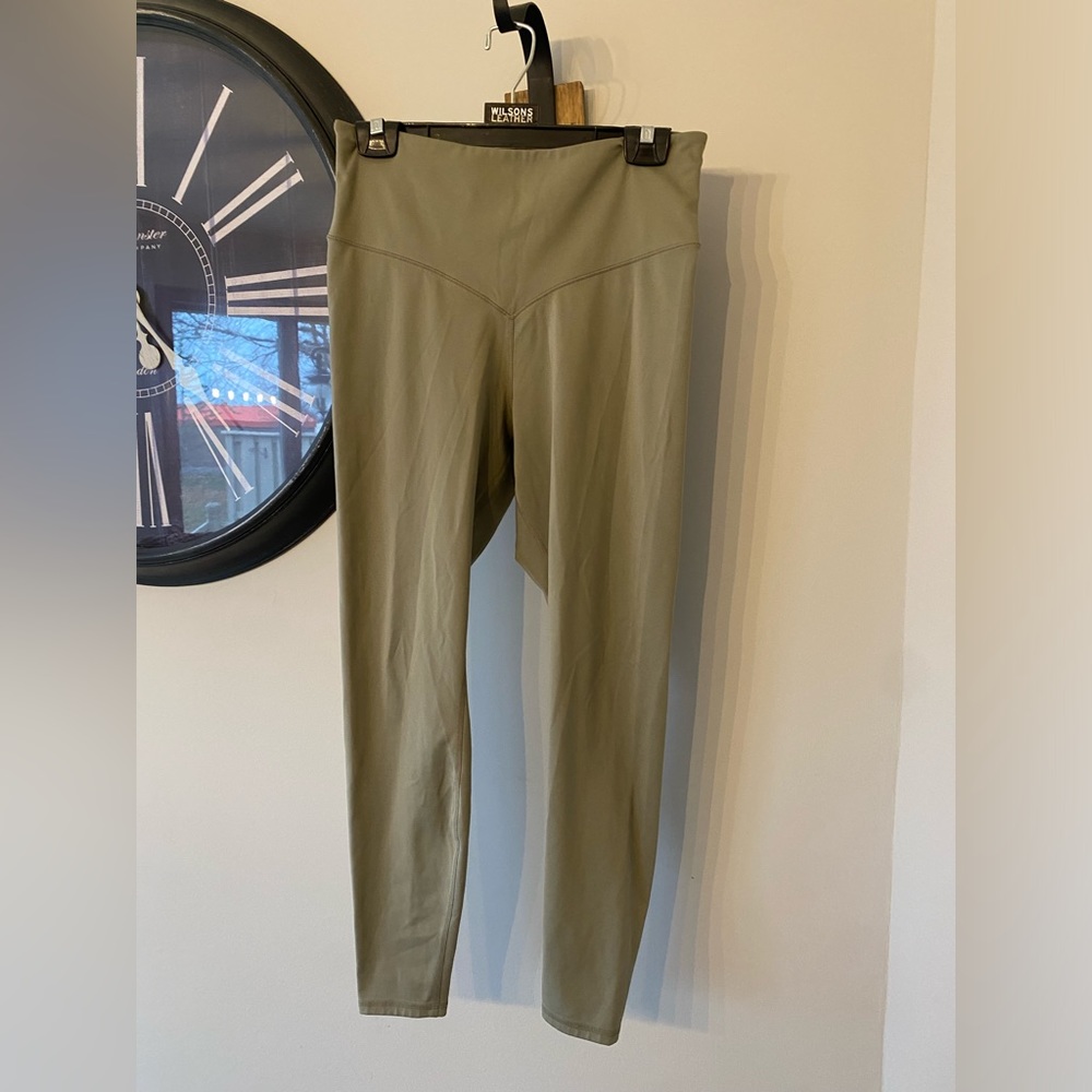 H&M | olive green leggings Size: M